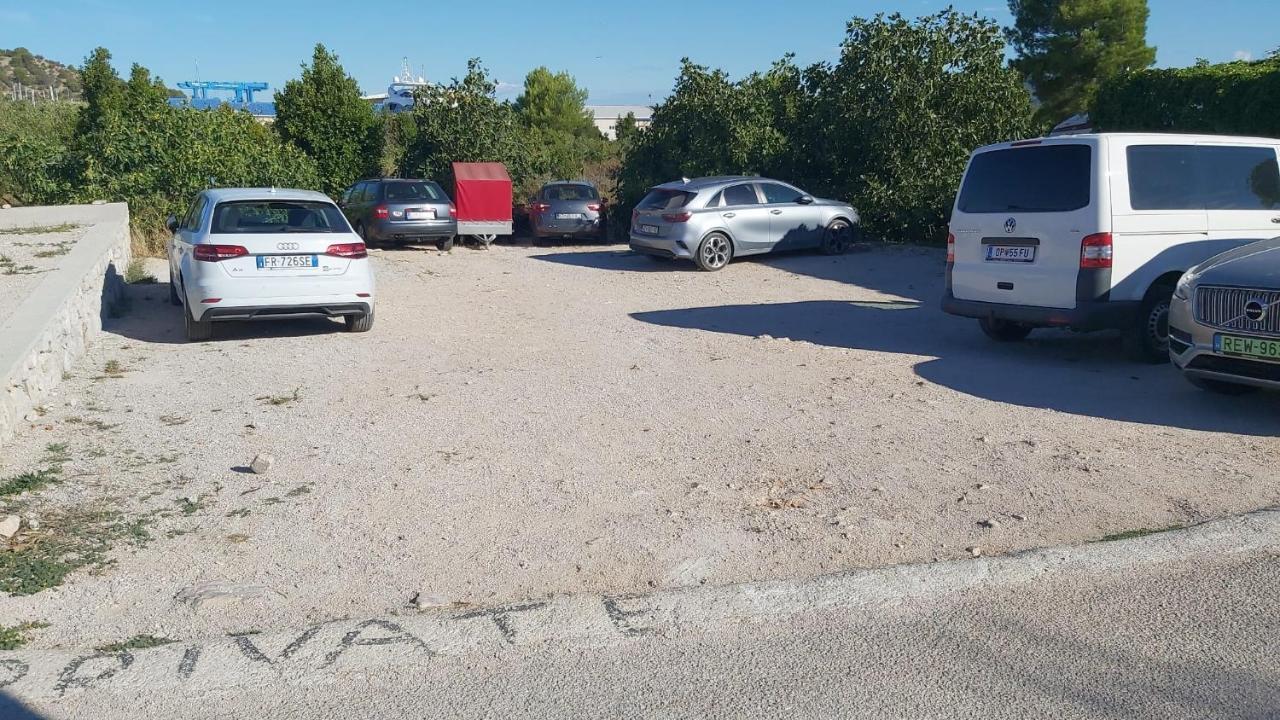 Apartments Voltera Parking Space Near The House Betina  Exterior photo