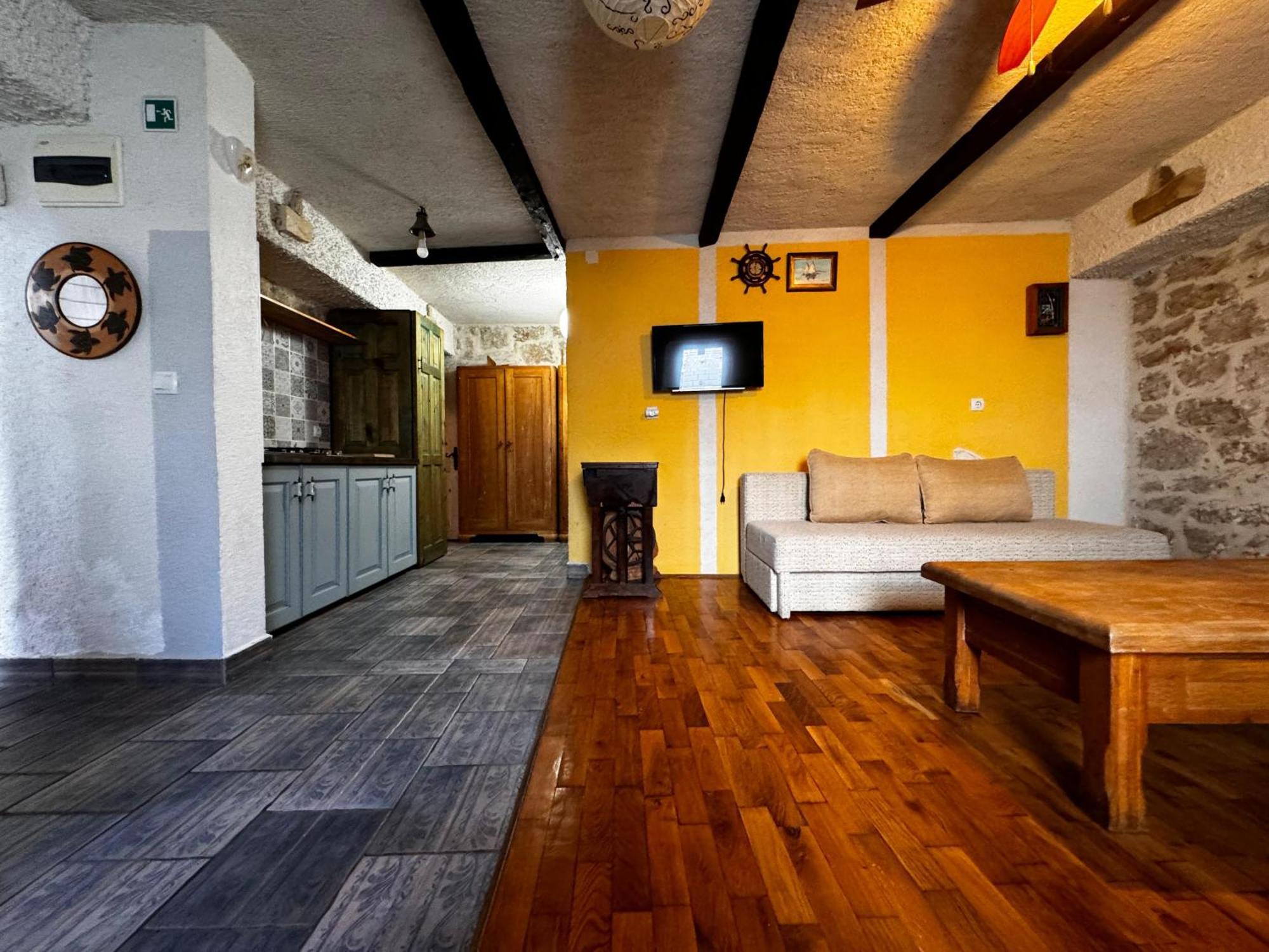 Apartments Voltera Parking Space Near The House Betina  Exterior photo